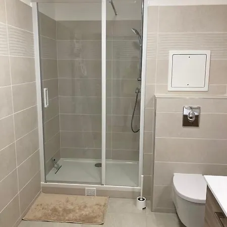 Very And Quiet 38 M In With Parking * Suresnes