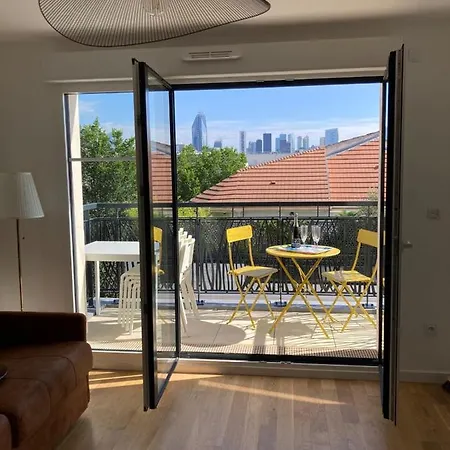 Apartament Very And Quiet 38 M In With Parking